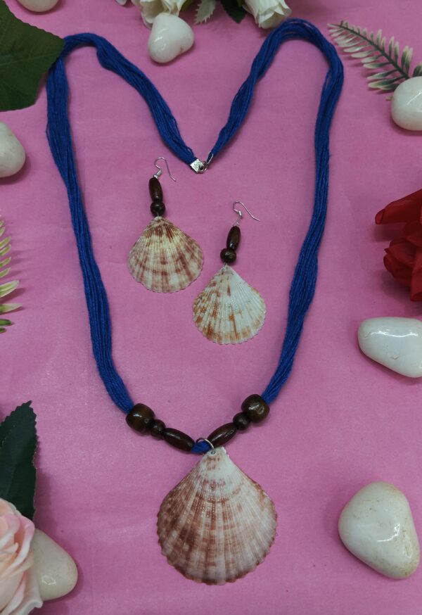 Handmade Natural Seashell Necklace Set