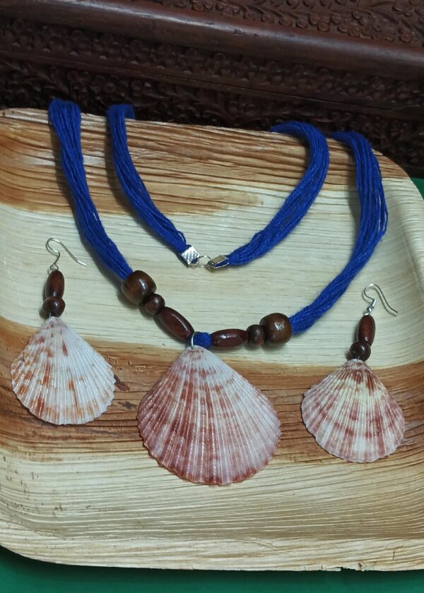 Handmade Natural Seashell Necklace Set