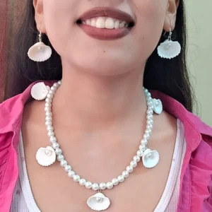Women’s Pearl And Shell Charm Necklace Set