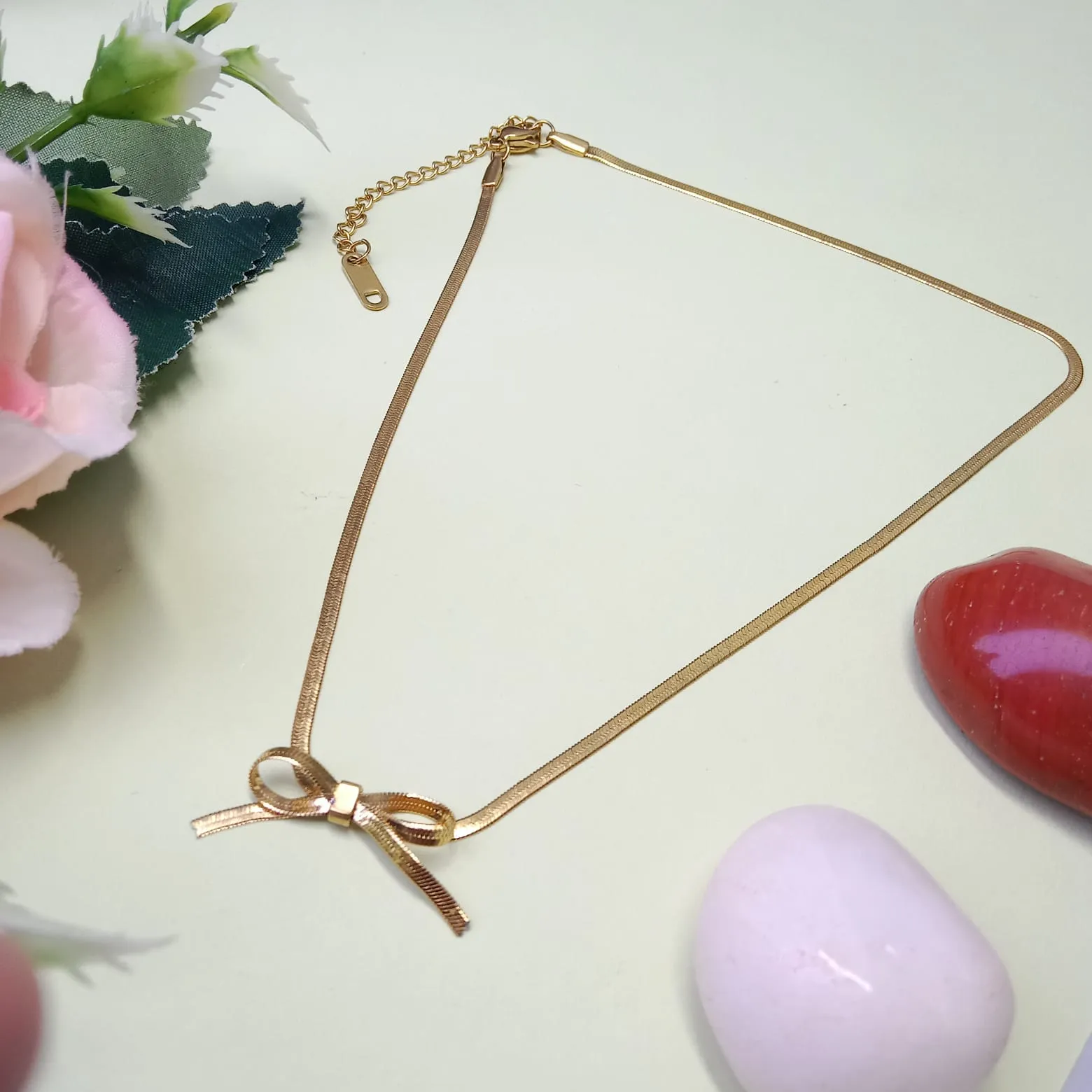 Minimal Gold-Tone Chain With Bow Accent