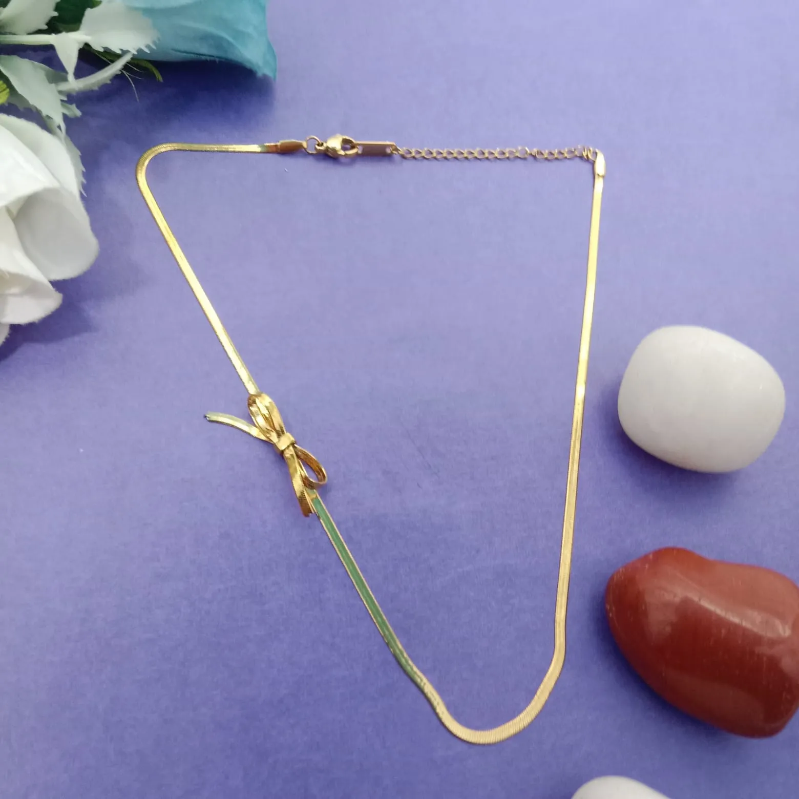 Minimal Gold-Tone Chain With Bow Accent
