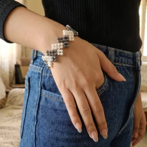 Geometric Heart Pattern Beaded Bracelet